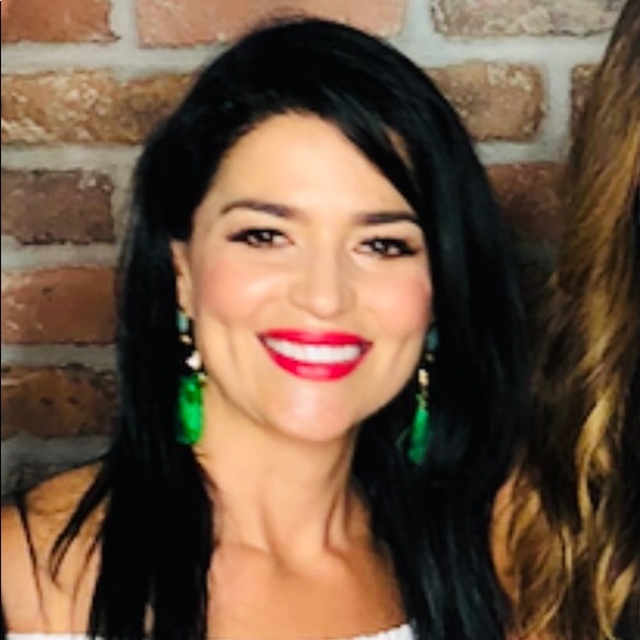 Meet your Posher, Erica - Picture 1 of 8